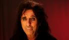 Schock-Rocker Alice Cooper hat harten Getränken abgeschworen. «Ich habe auch als Alkoholiker immer sehr gut funktioniert», sagte der US-Amerikaner der Zeitung Die Welt heute. «Ich merke allerdings, dass mein Gehirn ohne Whiskey-Cola viel schneller arbeitet.» Foto: dapd