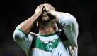 Das Halbfinal-Hinspiel des SV Werder Bremen gegen den Hamburger SV im UEFA-Pokal. Hugo Almeida war frustriert über eine weitere vergebene Chance zum 1:1 Ausgleich. Bremen verlor das Hinspiel mit 1:0, konnte sich jedoch im Rückspiel durchsetzen und zog in das Finale ein. Foto: ddp