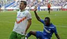 ... Bremen kämpfte sich gut in die Partie, auch wenn es Werders Innenverteidiger Sokratis Papastathopoulos hier nach einem Tritt von Hoffenheims Chinedu Obasi mächtig schmerzt. Foto: dapd