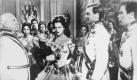 Mit ihrer Rolle als Kaiserin Sissi gelang Romy Schneider 1955 der Durchbruch. Zusammen mit Karlheinz Böhm, als ihr Gatte Kaiser Franz Joseph, spielte sie sich in die Herzen der Zuschauer. Foto: dpa