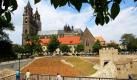 Blick auf die Bastion Cleve im Fürstenwall unterhalb des Domes Sankt Katharina in Magdeburg. Die historische Festungsanlage wurde nach eingehender Sanierung offiziell wieder an die Stadt übergeben. Damit ist ein wichtiges Stück Mittelaltergeschichte wieder für die Besucher Magdeburgs zugänglich. Foto: dpa