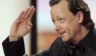 Ein Salut zum Dank: Matthias Brandt 2008 mit der Goldenen Kamera. Foto: dpa