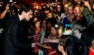 Schauspieler Daniel Radcliffe, Star der Harry Potter-Filme, gibt bei der Eröffnung des Harry Potter-Themenparks in Orlando geduldig Autogramme. Foto: ap