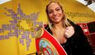 Die Profiboxerin Ramona Kühne posiert auf dem Gelände der Landesgartenschau in Aschersleben. Sie wird am 4. Juni in einer Open-Air-Kampfnacht im Superfedergewicht um die Weltmeisterschaft nach WIBF (Women's International Boxing Federation) und WBF-Version (World Boxing Foundation) kämpfen.  Foto: dpa