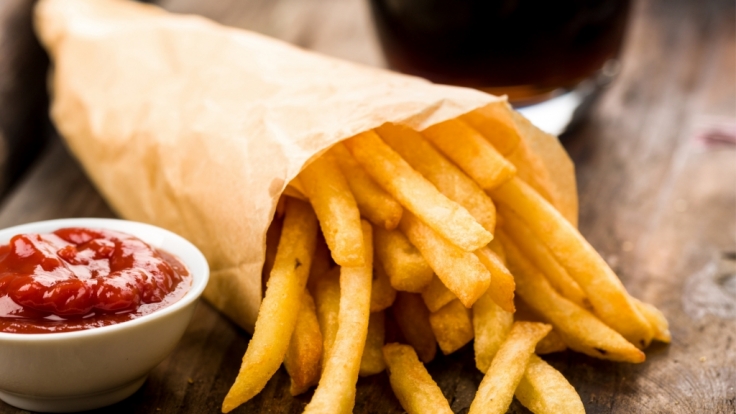 Pommes sind lecker, aber gefährlich für Schwangere und ihr Ungeborenes.