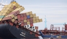Das Abpumpen des Schweröls aus dem havarierten Containerschiff «Rena» vor Neuseeland macht weiter Fortschritte. Seit der Wetterbesserung gestern habe permanent Öl abgepumpt werden können, teilte die Schifffahrtsbehörde MNZ mit. Mehr als 256 Tonnen sind bisher gesichert worden. An Bord des Containerschiffs sind schätzungsweise rund 1000 Tonnen Öl. 350 Tonnen waren in den ersten Tagen nach dem Unglück am 5. Oktober ausgelaufen und haben 30 Kilometer Küste verschmutzt. Foto: dpa