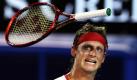 David Nalbandian zeigt sein argentinisches Temperament und wirft beim Spiel gegen den Australier Lleyton Hewitt bei den Australian Open in Melbourne seinen Schläger durch die Luft.  Foto: dapd