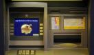 ARCHIV - Ein Geldautomat der Postbank in einer Hamburger Postfiliale (Archivfoto vom 21.11.2006). Zahlreiche Kunden der Postbank hatten am Wochenende Probleme, wenn sie mit neueren EC- und Kreditkarten Geld am Automaten ziehen wollten. Ein Teil der Karten mit einem Sicherheits-Chip sei von den Automaten abgewiesen worden, sagte ein Sprecher der Postbank am Sonntag (03.01.2010) in Bonn. Die Geldautomaten selbst hätten tadellos funktioniert. Foto: Kay Nietfeld (Zu dpa 4261 vom 03.01.2010) +++(c) dpa - Bildfunk+++
 Foto: dpa