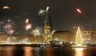 Auch in Hamburg wurde gefeiert, größtenteils friedlich mit Schampus und Feuerwerk. Nur in St. Pauli gab es Randale von 200 Chaoten. Foto: dpa