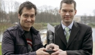 Der Comedian Dieter Nuhr (l) bekommt am Freitag (04.04.2008) am Parkhotel in Bremen von Mensa Vorstandsmitglied Matthias Moehl den Deutschen IQ-Preis 2008. Der 47-Jährige beweise, dass sich Humor und Intelligenz nicht ausschließen, teilte Mensa in Deutschland, deutsche Sektion des weltgrößten Vereins hochintelligenter Menschen, mit. Mensa verleiht die undotierte Auszeichnung seit 2004 jährlich. Foto: Carmen Jaspersen dpa/lni +++(c) dpa - Bildfunk+++
pixel Foto: dpa