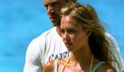 Paul Walker als Jared und Jessica Alba als Sam in einer Szene aus dem Film 'Into the Blue', der am 13.10.2005 in die deutschen Kinos kommt (undatierte Filmszene). Jared und Sam führen auf den Bahamas ein Leben wie im Paradies. Bei einem Tauchgang mit ihren Freunden Bryce und Amanda stoßen sie auf ein legendäres Schiffswrack mit einem Millionen-Schatz. Als sie außerdem eine Riesenmenge Drogen finden, ist es mit der Idylle bald vorbei. Foto: 20th Century Fox (zu dpa-Kinostarts vom 06.10.2005 - ACHTUNG: Verwendung nur für redaktionelle Zwecke im Zusammenhang mit der Berichterstattung über diesen Film!) +++(c) dpa - Bildfunk+++  Foto: dpa