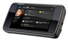 Ein wahrer Kommunikator:Telefon, E-Mail, SMS, MMS, Chat, Internettelefonie und soziale Netzwerke - das N900 kann alles, zumindest so lange der Akku hält. Foto: Nokia