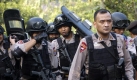 Mitglieder einer indonesischen Spezialeinheit während der Antiterror-Aktion in Solo. Foto: dpa