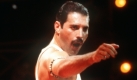 Das undatierte Archivbild zeigt Sänger Freddie Mercury bei einem Auftritt. Am 05.09.2006 feiern Fans in aller Welt seinen 60. Geburtstag. Der Musiker wurde unter dem Namen Farrokh Bulsara auf der ostafrikanischen Insel Sansibar geboren. Hits wie 'We Will Rock You' und 'We Are The Champions' machten ihn und seine Band 'Queen' zur Legende.
 Foto: dpa