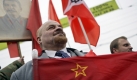Ein kommunistischer Demonstrant hat sich das Aussehen von Wladimir Ilijtsch Lenin gegeben, um in Moskau an den Jahrestag der Oktober-Revolution im Jahr 1917 zu erinnern. Foto: ap