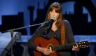 Nach Beendigung ihrer Modelkarriere machte sich Carla Bruni in Frankreich einen Namen als Sängerin. Auch nach der Hochzeit mit Nicolas Sarkozy veröffentlicht sie CDs. Das Lied Tu Es Ma Came (Du bist meine Droge), das fünf Monate nach der Hochzeit erschien, sorgte für Aufsehen, weil sie darin ihren Liebhaber mit kolumbianischem Kokain vergleicht. Foto: dpa