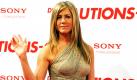 US-Schauspielerin Jennifer Aniston steht voll auf der Seite aller Frauen, die sich künstlich befruchten lassen. Das meldet das People-Magazin im Internet. Die 41-Jährige sagte auf einer Pressekonferenz in Beverly Hills: Bei Frauen setzt sich mehr und mehr die Erkenntnis durch, dass sie nicht unbedingt einen Mann brauchen, um ein Kind zu haben. Aniston spielt in der Komödie The Switcheine Alleinstehende, die unbedingt schnell schwanger werden möchte. Sie selbst fasse künstliche Befruchtung nicht ins Auge, wolle aber durchaus noch eine eigene Familie gründen, so der ehemalige Friends-Star. Foto: dpa