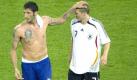 Italiens Marco Materazzi (links) und Bastian Schweinsteiger nach dem WM-Halbfinale 2006. Foto: imago
