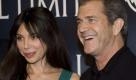 Sie war der Grund für die Trennung: Weil Schauspieler Mel Gibson 2009 schon längst mit der russischen Sängerin Oksana Grigorieva liiert ist, lässt sich die Zahnarzthelferin Robyn Gibson von ihm scheiden. Im Oktober desselben Jahres kommt der gemeinsame Sohn mit Grigorieva zur Welt. Nur ein Jahr später folgt ein Rosenkrieg, in dem ein Tonband für Furore sorgt, auf dem Gibson seine Freundin übel beschimpft. Auch handgreiflich soll er geworden sein, vor Gericht erhält er eine dreijährige Bewährungsstrafe. Bereits seit den 1980ern kämpft er vergeblich gegen seine Alkoholsucht. Foto: ddp images