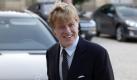Der amerikanische Schauspieler und Filmregisseur Robert Redford (74) ist am Donnerstagabend von Frankreichs Präsident Nicolas Sarkozy zum Ritter im Orden der Ehrenlegion ernannt worden. Die Auszeichnung ist die ranghöchste in Frankreich für militärische und zivile Verdienste. Die Übergabe der Insignien in Form eines weiß-emaillierten Sterns erfolgte nach Angaben einer Sprecherin des Élyséepalastes in einer feierlichen Zeremonie. Begleitet wurde Redford von seiner in Deutschland geborenen Ehefrau Sibylle Szaggars. Die beiden haben erst im vergangenen Jahr in Hamburg geheiratet. (dpa) Foto: dpa