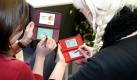 Beim Vergleich zeigt sich: Der Wachstumsschub der Konsole kommt vor allem Spielern mit größeren Händen zugute. Bei kleineren Händen wird der 318 Gramm schwere Handheld allerdings deutlich unhandlicher. Foto: news.de