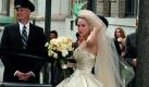 Was früher Audrey Hepburn und Marilyn Monroe waren, ist heute Sarah Jessica Parker. Als Carrie Bradshaw in Sex and the City wurde sie zum Idol - vor allem in Sachen Mode. Für die Kino-Adaption des Serienerfolgs schuf Designerin Vivienne Westwood ein Hochzeitskleid, in das wohl jede Frau gerne schlüpfen würde am romantischsten Tag des Lebens. Ach, ist das schön. Foto: knesebeck-verlag