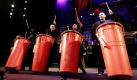 Während einer Pressevorführung in Miami, USA, zeigten die Schlagzeuger von The Lost and Found Orchestra Pandemonium ihr Können. Am Wochenende beginnen ihre Vorstellungen im Adrienne Arsht Center in Miami. Foto: ap