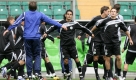 Training vor der Begegnung mit Moskau: Unter Anleitung des Co-Trainers Achim Sarstedt trainieren die Spieler des VfL in der Volkswagen-Arena in Wolfsburg. Der VfL Wolfsburg spielt am Dienstag  in der Champions League gegen ZSKA Moskau. Foto: dpa