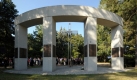 Auf dem Leipziger Ostfriedhof ist dieses Denkmal für die polnischen Opfer des Zweiten Weltkrieges zu finden. Foto: dpa