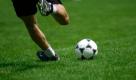 Er rollt wieder, der Ball. Endlich ist die Bundesligasaison gestartet - dieZeiten, wo wir am Wochenende nicht wussten wohin mit unserer Zeit: vorbei. Und wer keinenFußball mag, der freut sich über den leeren Supermarkt zu Spielzeiten.Eine Win-Win-Situation sozusagen. Foto: iStockphoto