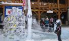 In Lake Louise sind die Kleinen im Olympiafieber. Ein Bob aus Eis lädt zum Einsteigen ein. Vancouver und Whistler liegen auf der anderen Seite der Rockies. Foto: privat