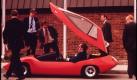 Das Foto aus dem Nationalarchiv der USA stammt aus dem Jahr 1973 und zeigt Männer, die sich den Exide Battery Sundancer von Nahem anschauen. Das futuristische Fahrzeug war eines der ersten Elektroautos, die entwickelt wurden. Damals beauftragte eine Projektgruppe Tausende von Fotografen, um Bilder rund um das Thema Umwelt zu schießen. Foto: dapd