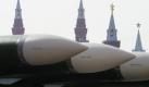 Raketen vor den Kreml-Türmen bei einer Militärparade-Übung in Moskau. Foto: Sergei Ilnitsky Foto: dpa