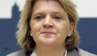 Die Anwältin der Familie des kleinen Mitja, Ina Alexandra Tust, am Donnerstag (01.03.2007) während einer Pressekonferenz in Leipzig. Die Eltern des getöteten Mitja sind sehr erleichtert über die Festnahme des mutmaßlichen Mörders Uwe K., so die Anwältin. Ihre Mandanten hätten seit dem Verschwinden von Mitja vor rund einer Woche schlaflose Nächte durchlitten. Das Ziel der Familie sei es aber, wieder in ihrem gewohnten Umfeld leben zu können. Sie appelierte an die Journalisten, die Familie nicht aufzusuchen, um Informationen zu erlangen. An der Arbeit der Polizei gebe es keinerlei Kritik. Kurz nach Mitternacht hatte sich der Tatverdächtige im Fall Mitja vor eine Straßenbahn geworfen. Der Selbstmordversuch des 43 Jahre alten Uwe K. geschah unweit des Fundortes der Leiche des Jungen
 Foto: dpa