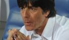 Als Philipp Lahm  Co. um halb fünf nach dem nächtlichen Heimflug aus Baku hundemüde in Frankfurt landeten, konnten sie ein Riesenkompliment von Joachim Löw mit auf die Weitereise in die Sommerferien nehmen. Ich bin wirklich stolz, was die Mannschaft in dieser schwierigen Saison geleistet hat. Die Spieler haben sich ihren Urlaub absolut verdient, sagte der Bundestrainer nach dem erfolgreichen Saisonabschluss mit dem 3:1 (2:0)-Erfolg in der EM-Qualifikation in Aserbaidschan. Foto: dpa