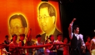 This Aug. 11, 2009 photo shows artists performing a musical titled ' Huaxi, Miracle of the World ' in Huaxi, Jiangsu Province, China. Huaxi, though an extreme example, is emblematic of China 60 years after the Communist Party came to power on Oct. 1, 1949. After decades of denouncing free markets and then embracing them, the country is a distinctive patchwork of capitalism with communist characteristics, all anchored by a strong dose of practicality. (AP Photo/Eugene Hoshiko) Foto: ap