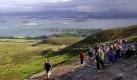 Im Westen der Insel liegt die Grafschaft Mayo. Wie in ganz Irland kann auch hier gewandert werden. Der längste Pfad im County ist der 124 Kilometer lange Western Way. Er fordert vom Wanderer mindestens fünf Tage Einsatz. Foto: Chris Hill/Tourism Ireland