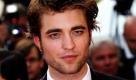 Eigentlich könnte Schauspieler Robert Pattinson zufrieden sein. Aber obwohl die Karriere bestens läuft, ist der Twilight-Star von Selbstzweifeln geplagt. Laut Sun habe er seit ewigen Zeiten keine Musik mehr machen können, da er sich nicht auf zwei Sachen konzentrieren könne. Foto: dpa