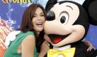 Actress Teri Hatcher arrives for the premiere of World of Color water show at Disneyland in Anaheim, Calif., in Anaheim, Calif., Thursday, June 10, 2010. (AP Photo/Jae C. Hong)  Foto: ap