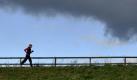 Bewegung im Freien tut gut und schützt vor Erkältungen. (Bild: dpa) Foto: dpa
