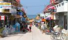 Die Einkaufsstraßen in Thailand sehen etwas anders aus als in europäischen Ländern. Trotzdem bekommt man hier fast alles, was man zum Leben braucht.  Foto: srt-Archivbild/Franz Winter