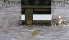 Muslim pilgrims appear as flowing water as they perform 'Tawaaf' or go around Kabah seven times at the Grand Mosque in Mecca, Saudi Arabia, 12 December 2007. About one million three hundred Muslim pilgrims gathered for their hajj pilgrimage till now. The Hajj is one of a Muslim's duties, as described in the five pillars of Islam, to go on a hajj at least once during his or her lifetime, if affordable. Prophet Muhammad had said that a person who performs hajj properly will return as a newly born baby, free of all sins. The Hajj begins on the eighth day of Dhul-Hijjah (month for Hajj), the 12th month of the Islamic year, and lasts for as long as six days. EPA/NABIL MOUNZER +++(c) dpa - Bildfunk+++ Foto: dpa