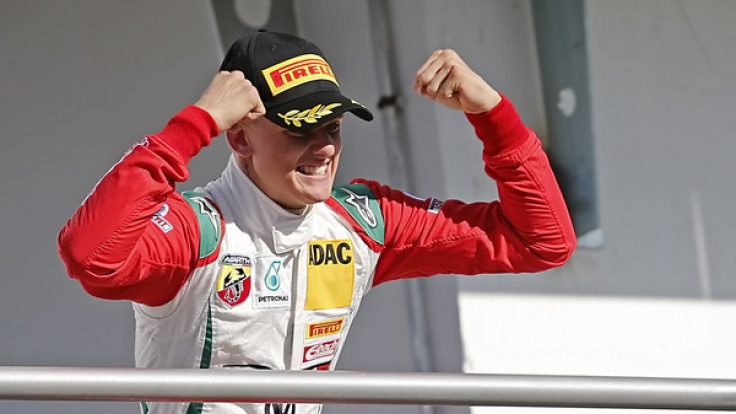 Mick Schumacher will in die Fußstapfen seines Vaters treten.