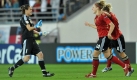 Die Deutsche Kim Kulig jubelt mit Simone Laudehr und Torfrau Nadine Angerer über ihr Tor zum 3:1. Foto: dpa