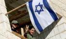 Jüdische Siedler in einem Haus in Hebron (Archivfoto): Nach einem zehn Monate langen Baustopp wollen israelische Siedler am Sonntag im Westjordanland eine neue Bauwelle starten. Foto: dpa