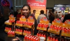 Kleine Fläschchen, die viel Kraft versprechen: Hersteller von Energy Drinks sind auf der Anuga stark vertreten. Foto: news.de