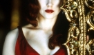 In dem schillernden Musical Moulin Rouge aus dem Jahr 2001 versucht die Kurtisane Satine (gespielt von Nicole Kidman) ihre Krankheit vor ihrem Geliebten, dem englischen Schriftsteller Christian, und ihrem Boss, dem Moulin-Rouge-Betreiber Zidler, geheim zu halten. Satine stirbt whrend des tragischen Finales auf der Bhne. Foto: dpa