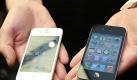 Das neue iPhone 4S in heller und dunkler Ausführung. Statt einer erneuten Smartphone-Revolution bringt Apple eine Evolution des heutigen Modells auf den Markt. Foto: dpa