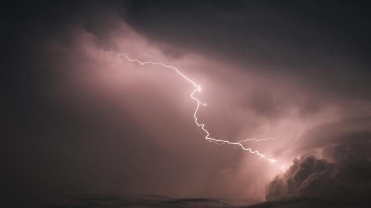 Am Wochenende drohen Deutschland heftige Gewitter.
