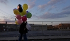 Zu Hause in Philadelphia warten die Kinder auf eine Geburtstagsfeier. Jerrold Porter wird dafür Luftballons mitbringen. Foto: ap